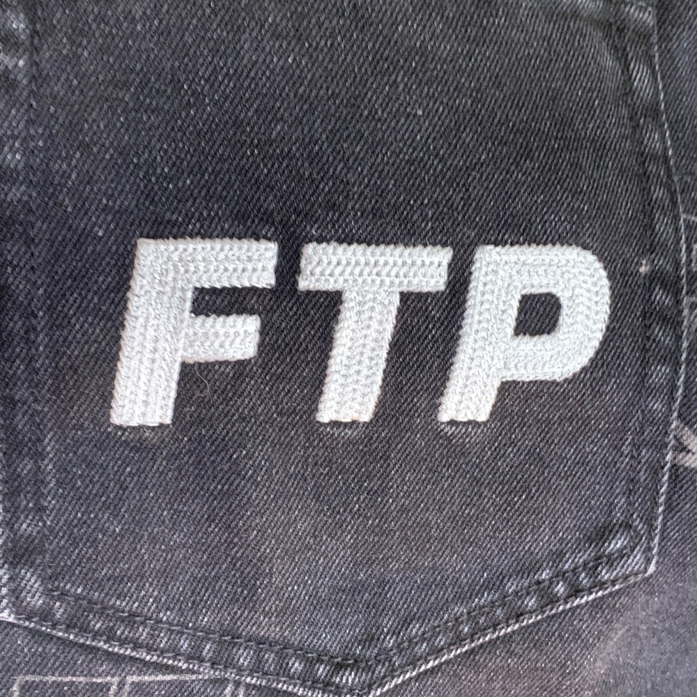 ❌SOLD❌ FTP x thrasher all over logo jeans - Picture 9 of 11